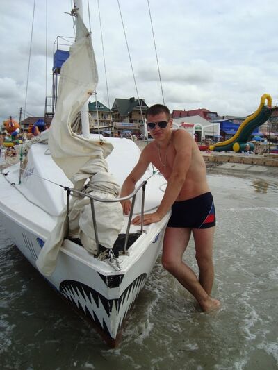 ,   Artem, 38 ,   