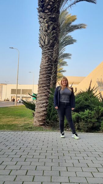  ,   Elena, 45 ,   c 