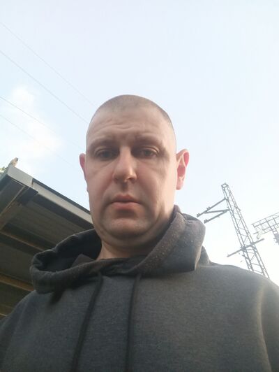  ,   Maikl, 40 ,   ,   