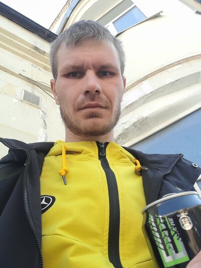  ,   Viktor, 33 ,   ,   