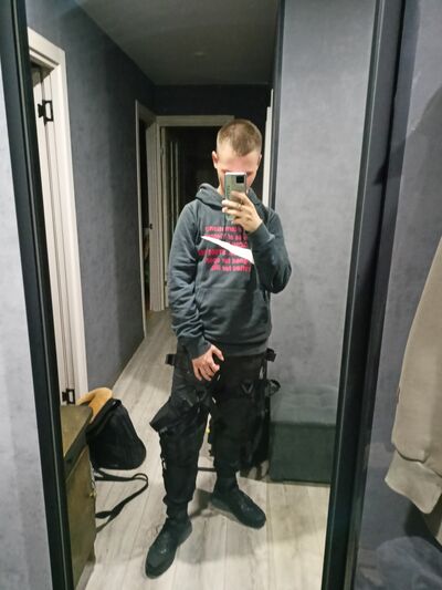  ,   Yxung demxn, 21 ,   ,   