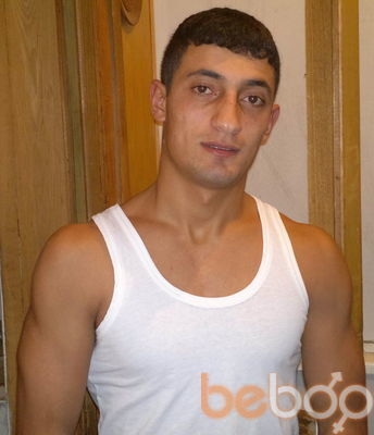  ,   Artur, 32 ,   