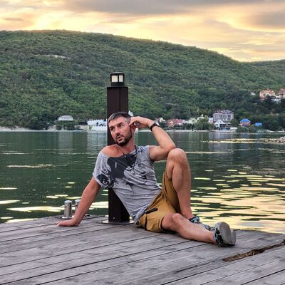  ,   Leo, 33 ,   ,   , c 