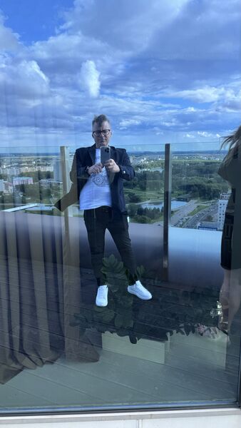  ,   Anton, 48 ,   , 