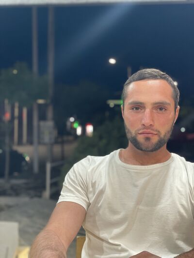 Canary Wharf,   Artur, 21 ,   ,   
