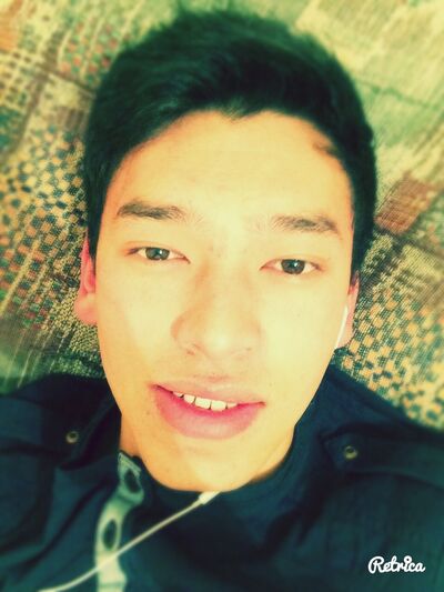  ,   Seni, 32 ,   