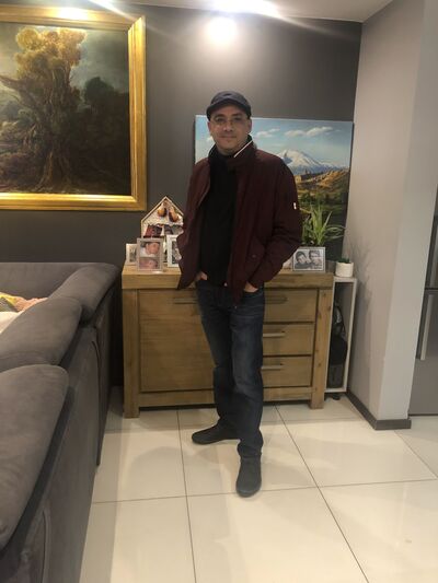  ,   Hovik, 54 ,   ,   