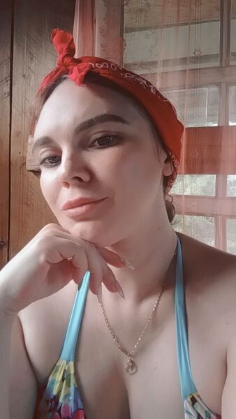  ,   Angelina, 33 ,   c 