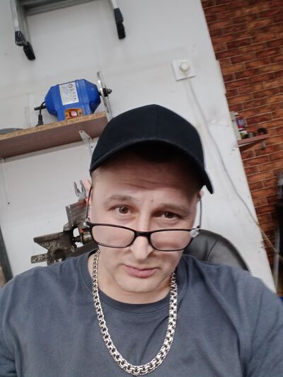  ,   Artur, 43 ,   ,   