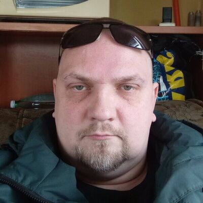  ,   Leon, 44 ,   ,   