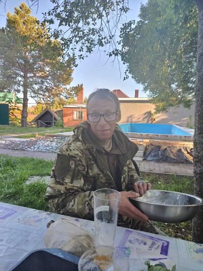  ,   Viktor, 46 ,   ,   