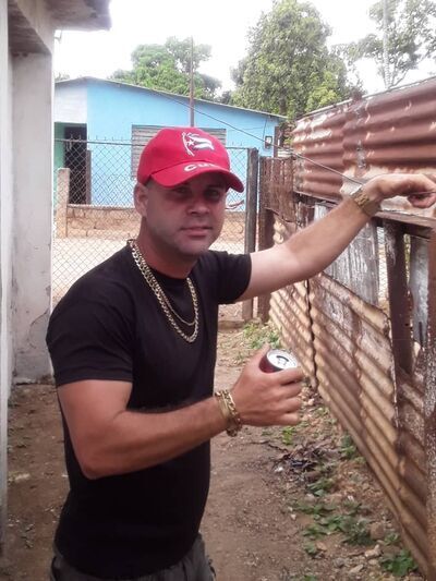  ,   Orelvis, 42 ,   ,   