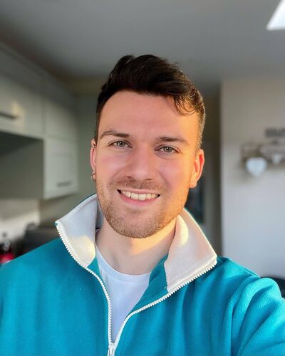  ,   Artur, 33 ,   ,   