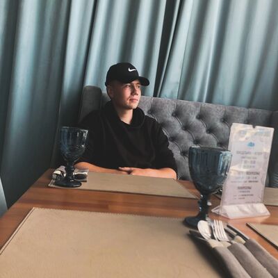  ,   Artyom, 22 ,   ,   