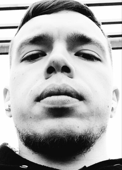  ,   Eduard, 31 ,  