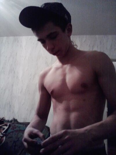  ,   Artem, 31 ,   