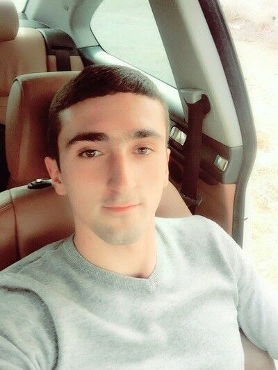  ,   Roland, 27 ,  