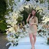  ,  Anya, 20